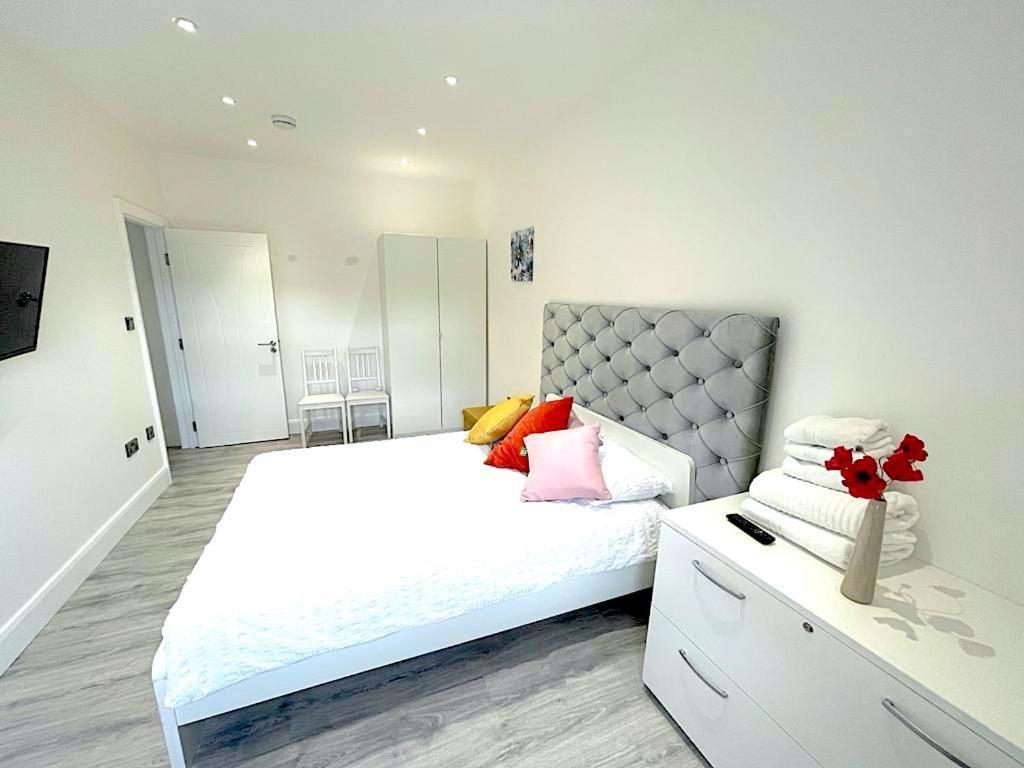 Harrow Apartament