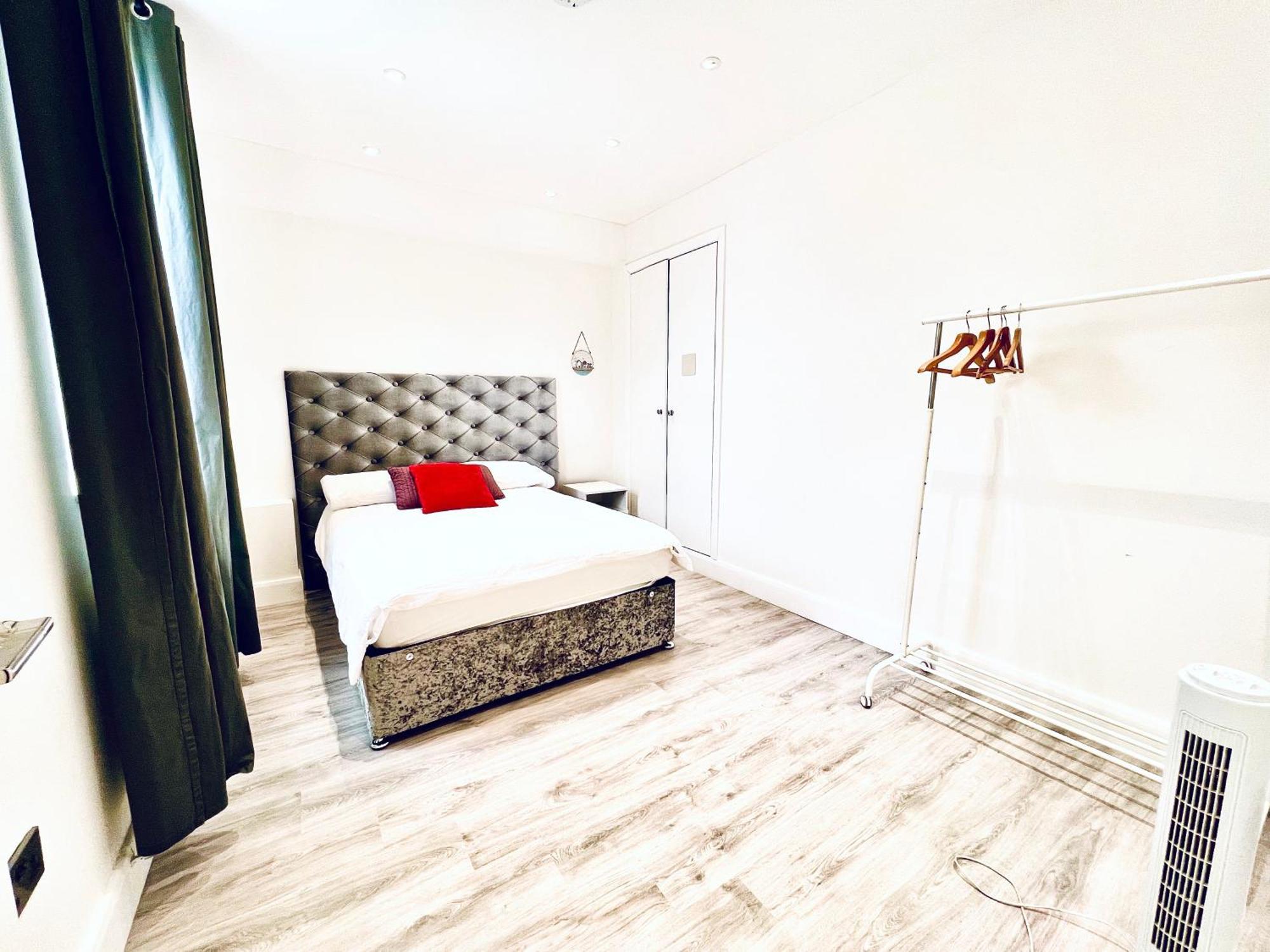 Harrow Apartament